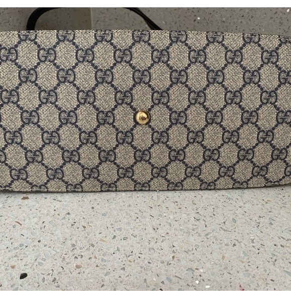 Gucci Medium Shoulder Bag - Picture 4 of 13